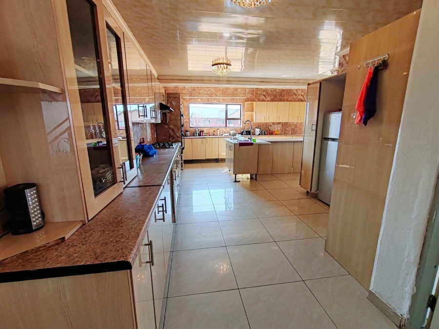 5 Bedroom Property for Sale in Grimbeeck Park North West